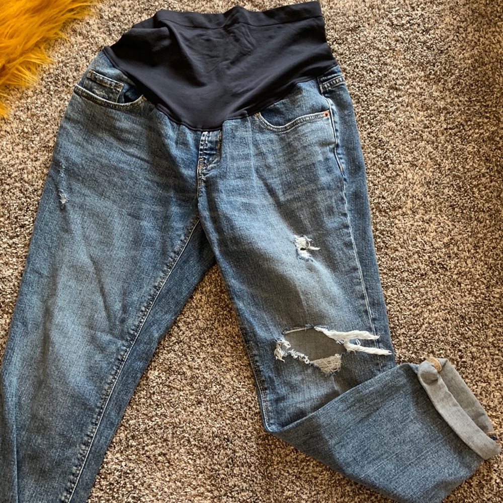 Old navy maternity boyfriend jean